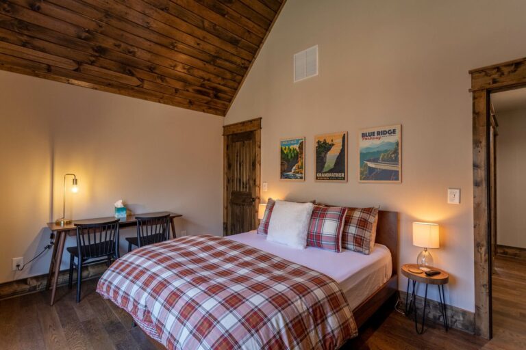 Clementine Cabin Guest Room