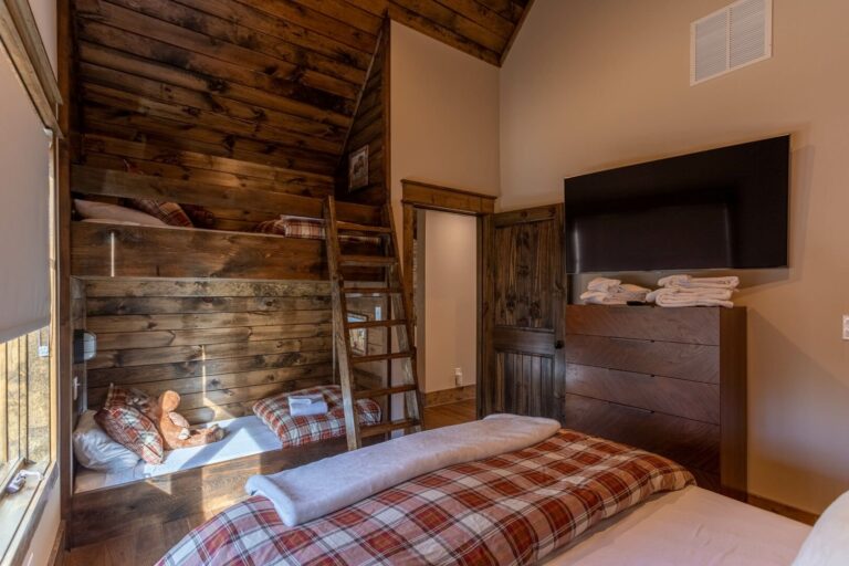 Clementine Cabin Kids Room 2